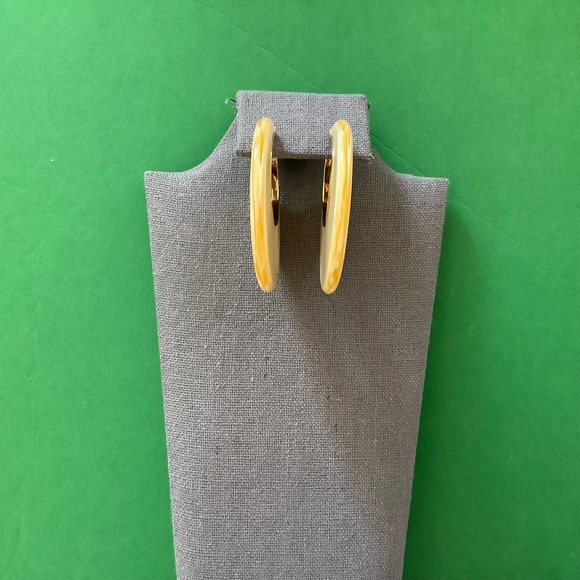 NWOT Kate Spade acrylic ivory hoops - Picture 3 of 4